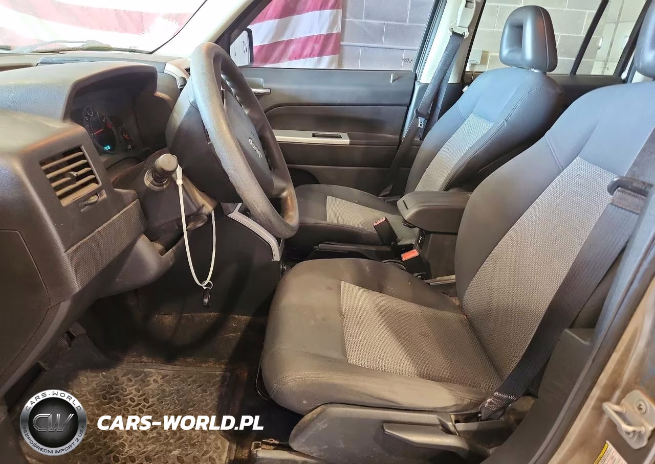 2008 Jeep Patriot Sport VIN:1J8FT28068D637327 - 7
