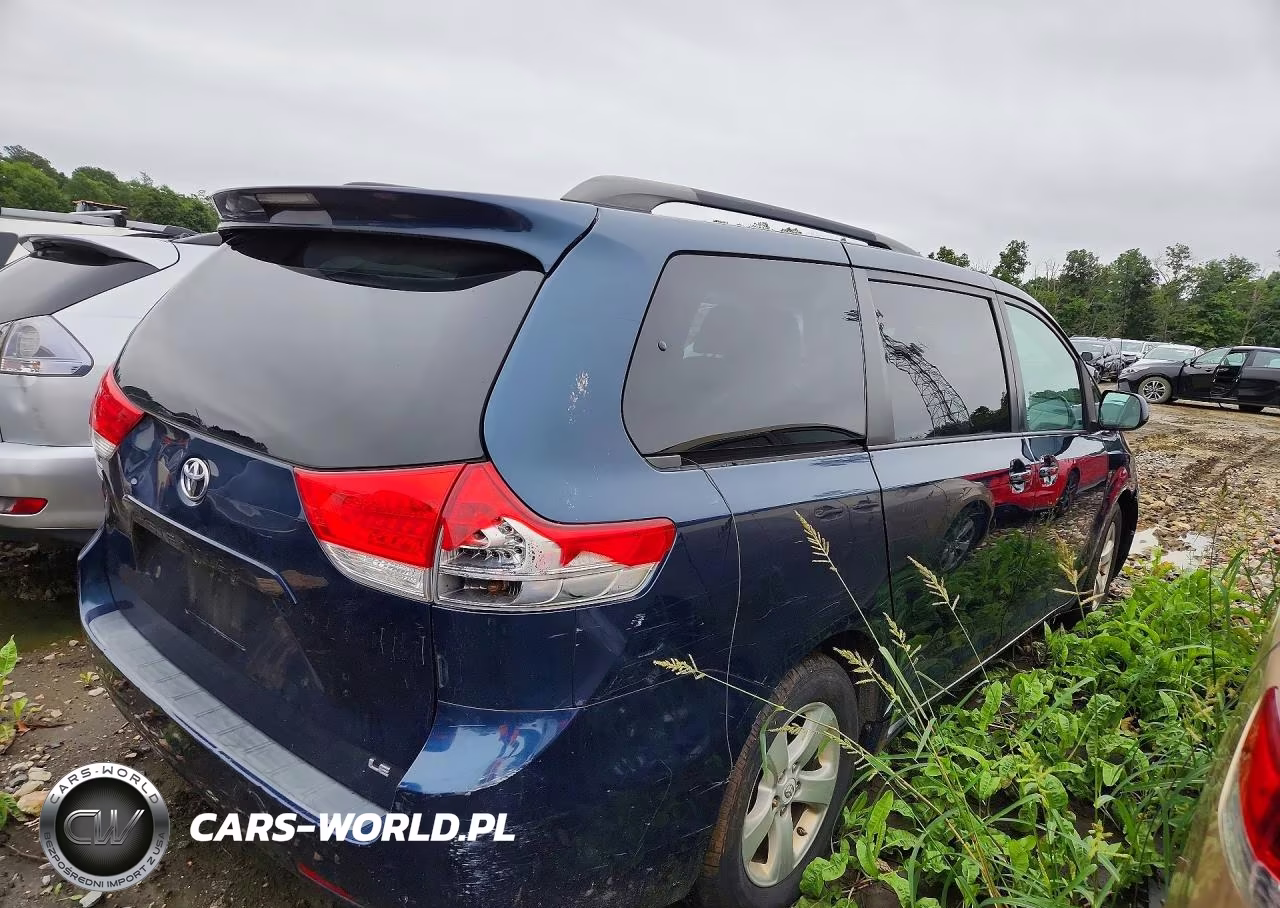 2012 Toyota Sienna Le VIN:5TDKK3DC8CS249835 - 3