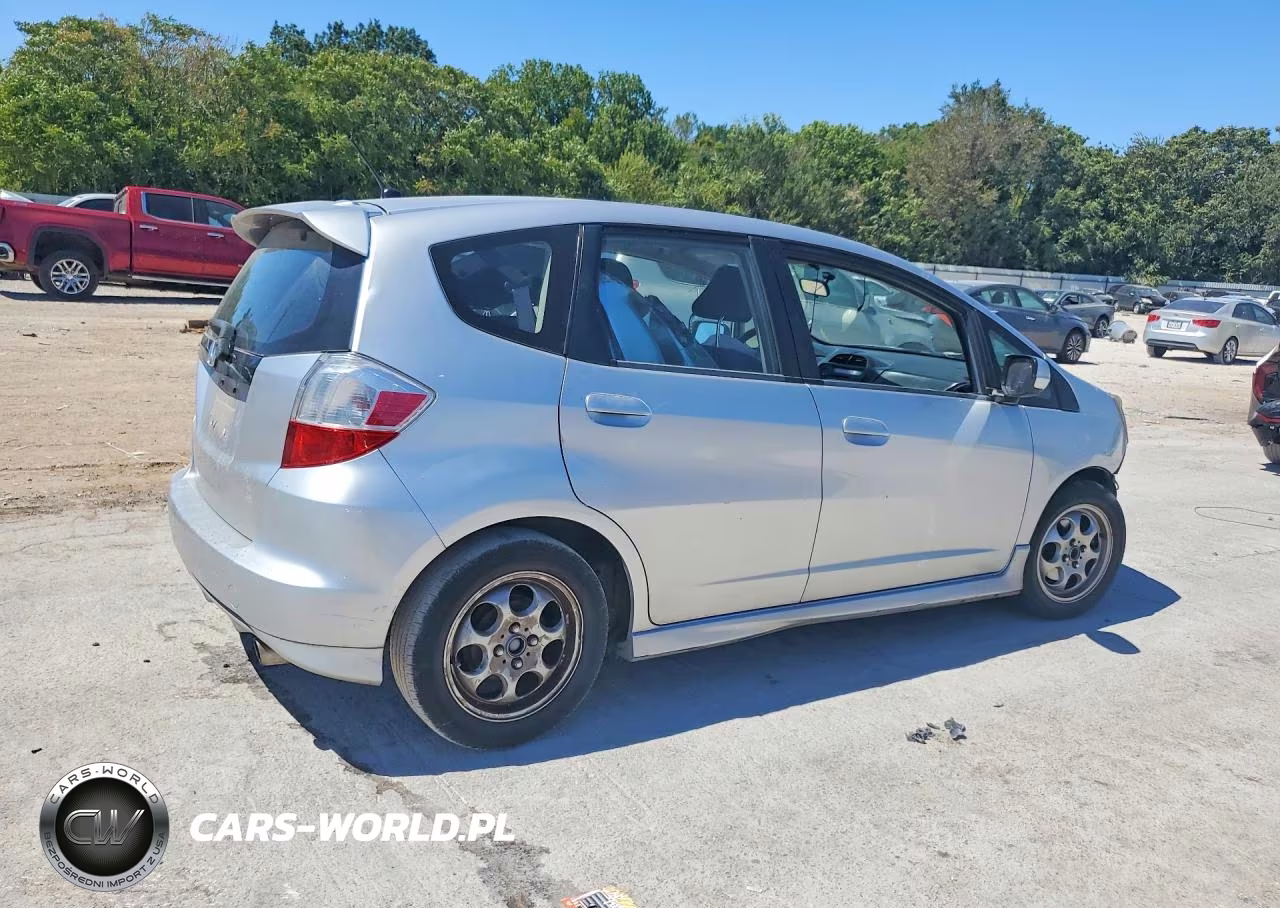2013 Honda Fit Sport VIN:JHMGE8H50DC053847 - 3