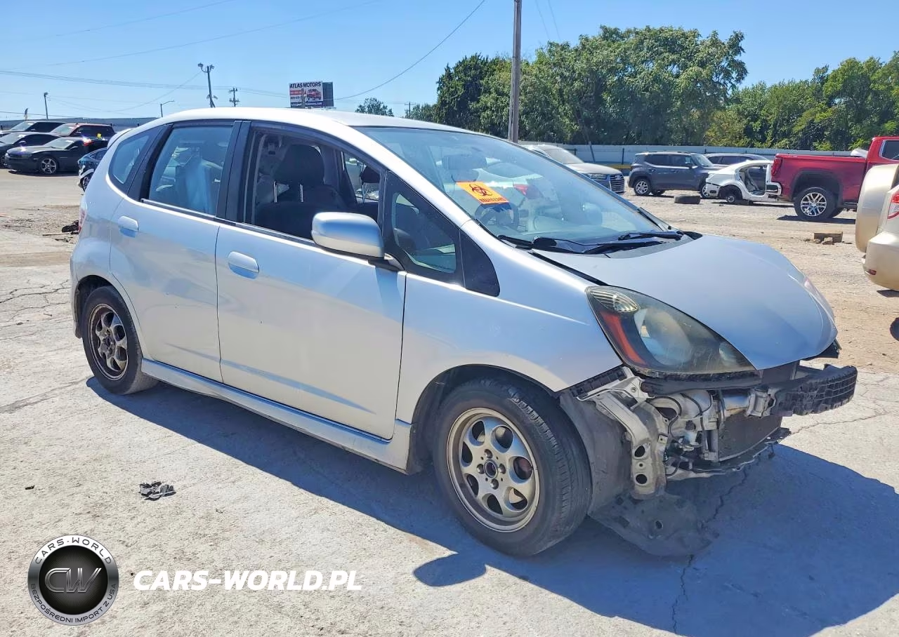 2013 Honda Fit Sport VIN:JHMGE8H50DC053847 - 4