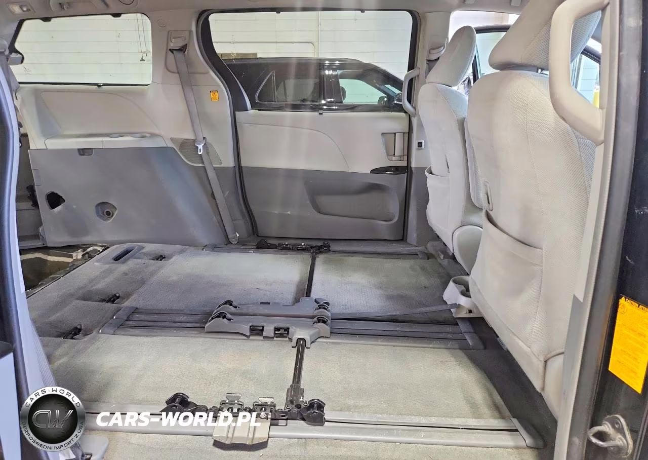 2013 Toyota Sienna Le VIN:5TDKK3DC5DS353281 - 11