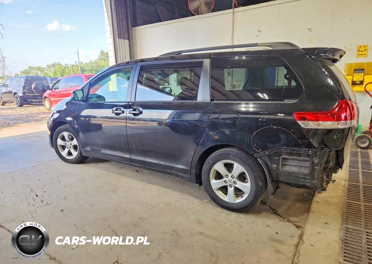 2013 Toyota Sienna Le VIN:5TDKK3DC5DS353281 - 2