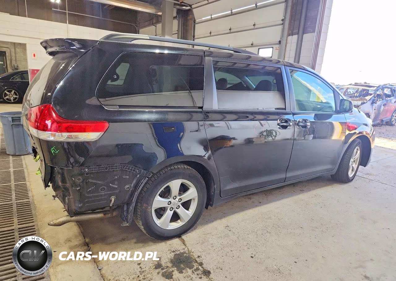 2013 Toyota Sienna Le VIN:5TDKK3DC5DS353281 - 3
