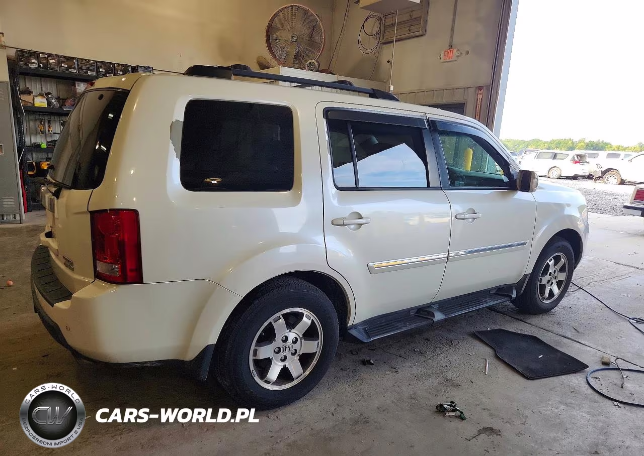 2011 Honda Pilot Touring VIN:5FNYF4H92BB049121 - 3