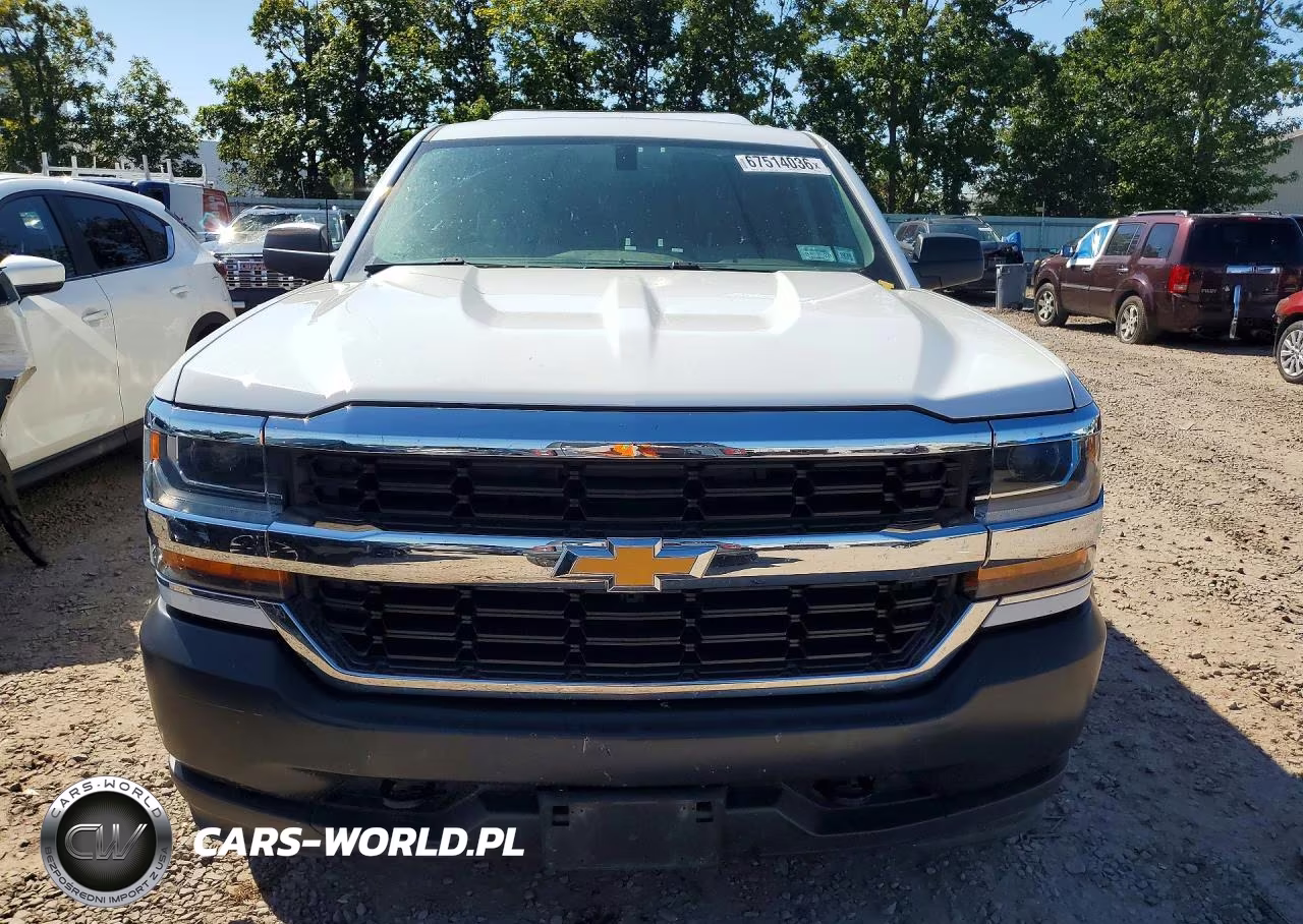2018 Chevrolet Silverado K1500 VIN:1GCUKNEC2JF152470 - 5