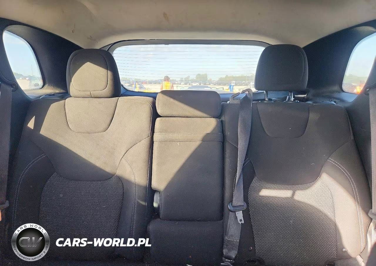2019 Jeep Cherokee Latitude VIN:1C4PJLCB9KD264534 - 10