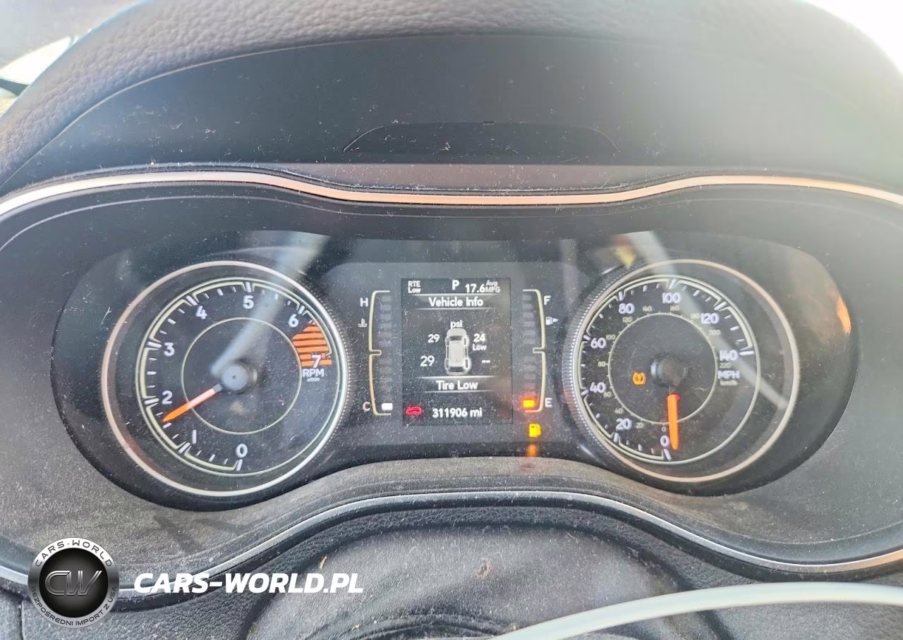 2019 Jeep Cherokee Latitude VIN:1C4PJLCB9KD264534 - 9
