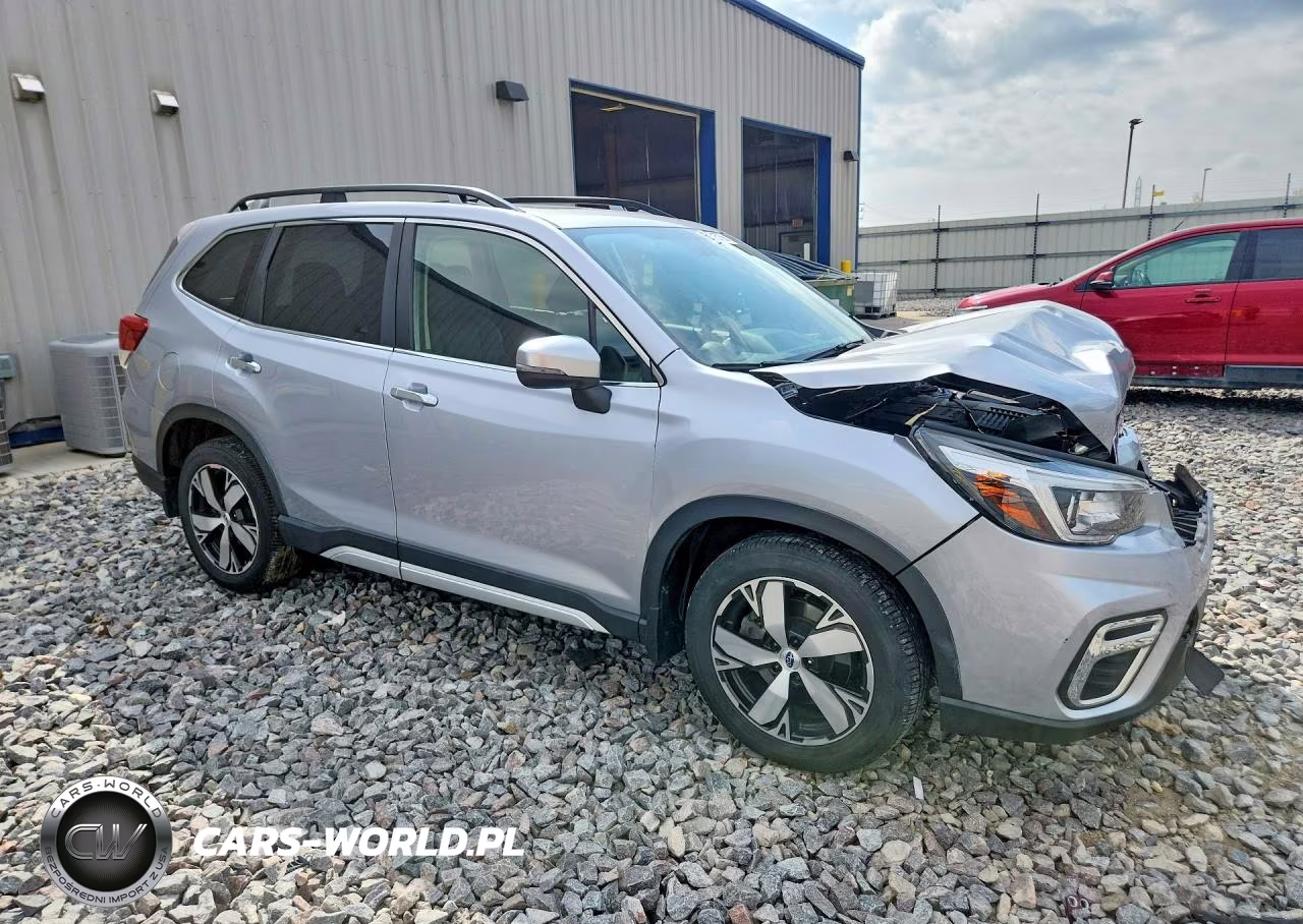 2019 Subaru Forester Touring VIN:JF2SKAWC5KH502633 - 4