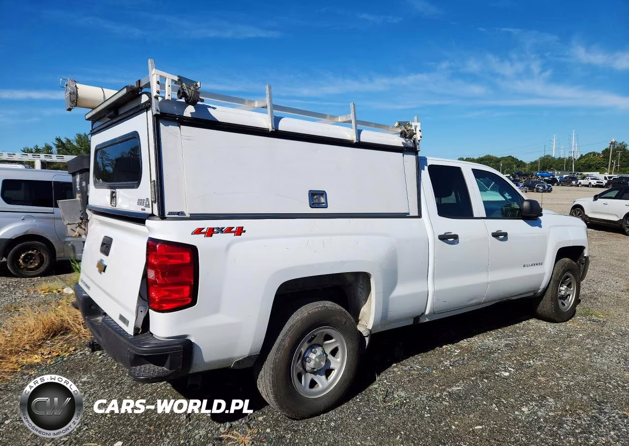 2018 Chevrolet Silverado K1500 VIN:1GCVKNEC0JZ355750 - 3