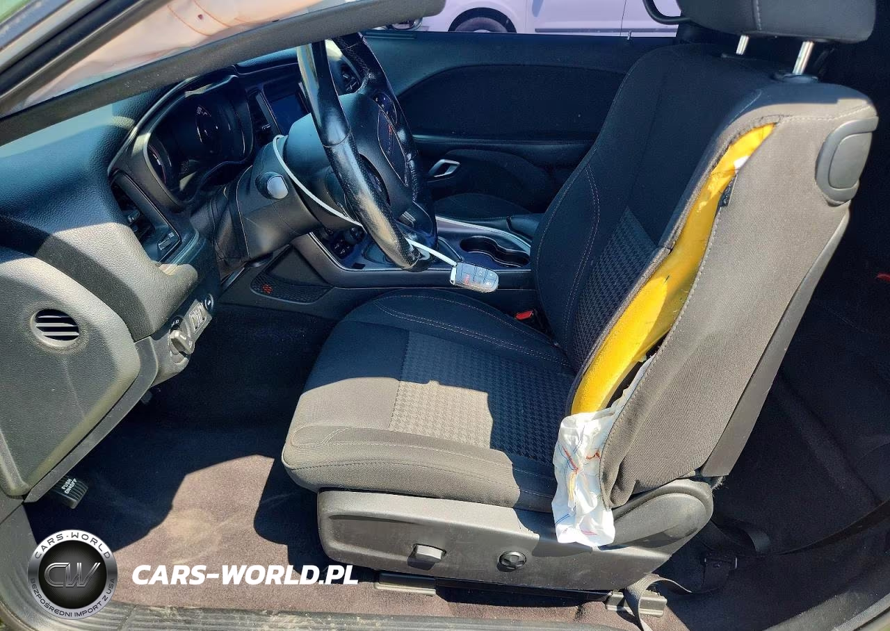 2018 Dodge Challenger Sxt VIN:2C3CDZAG9JH251425 - 7