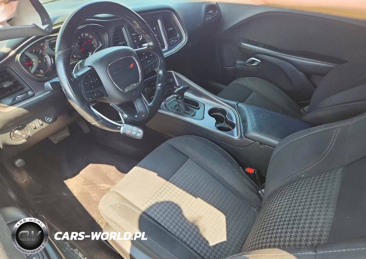 2018 Dodge Challenger Sxt VIN:2C3CDZAG9JH251425 - 8
