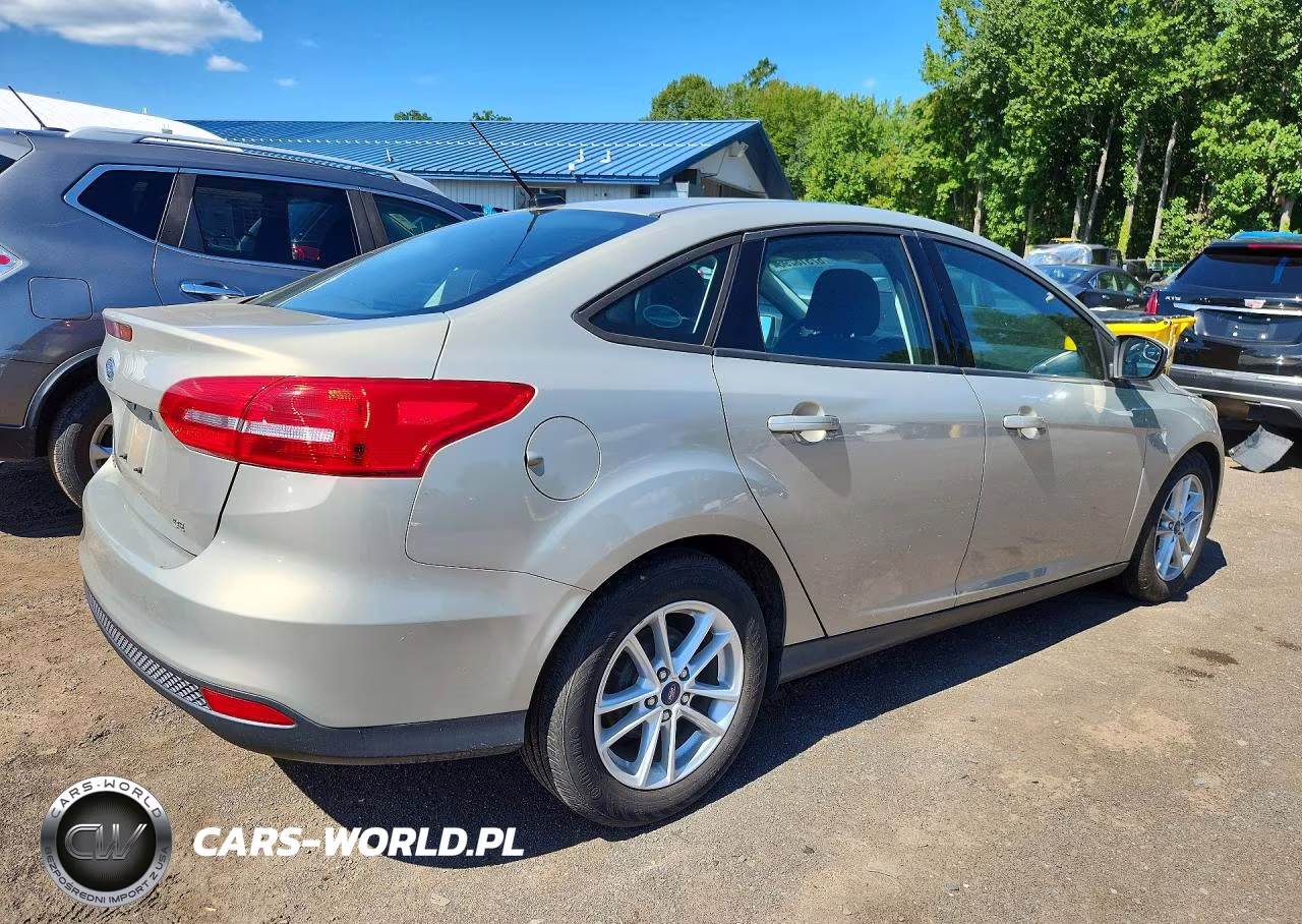 2016 Ford Focus Se VIN:1FADP3F20GL308615 - 3