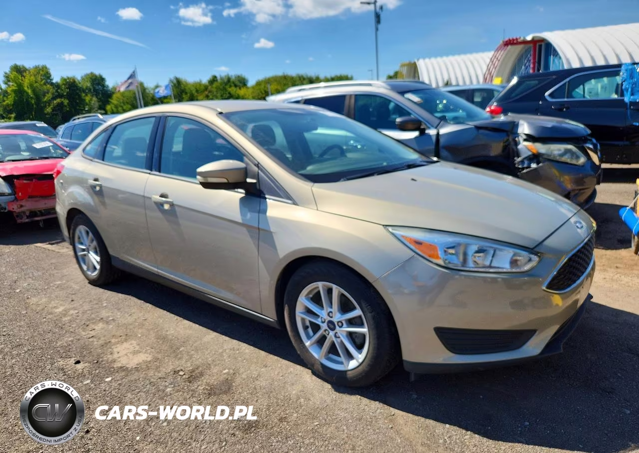2016 Ford Focus Se VIN:1FADP3F20GL308615 - 4
