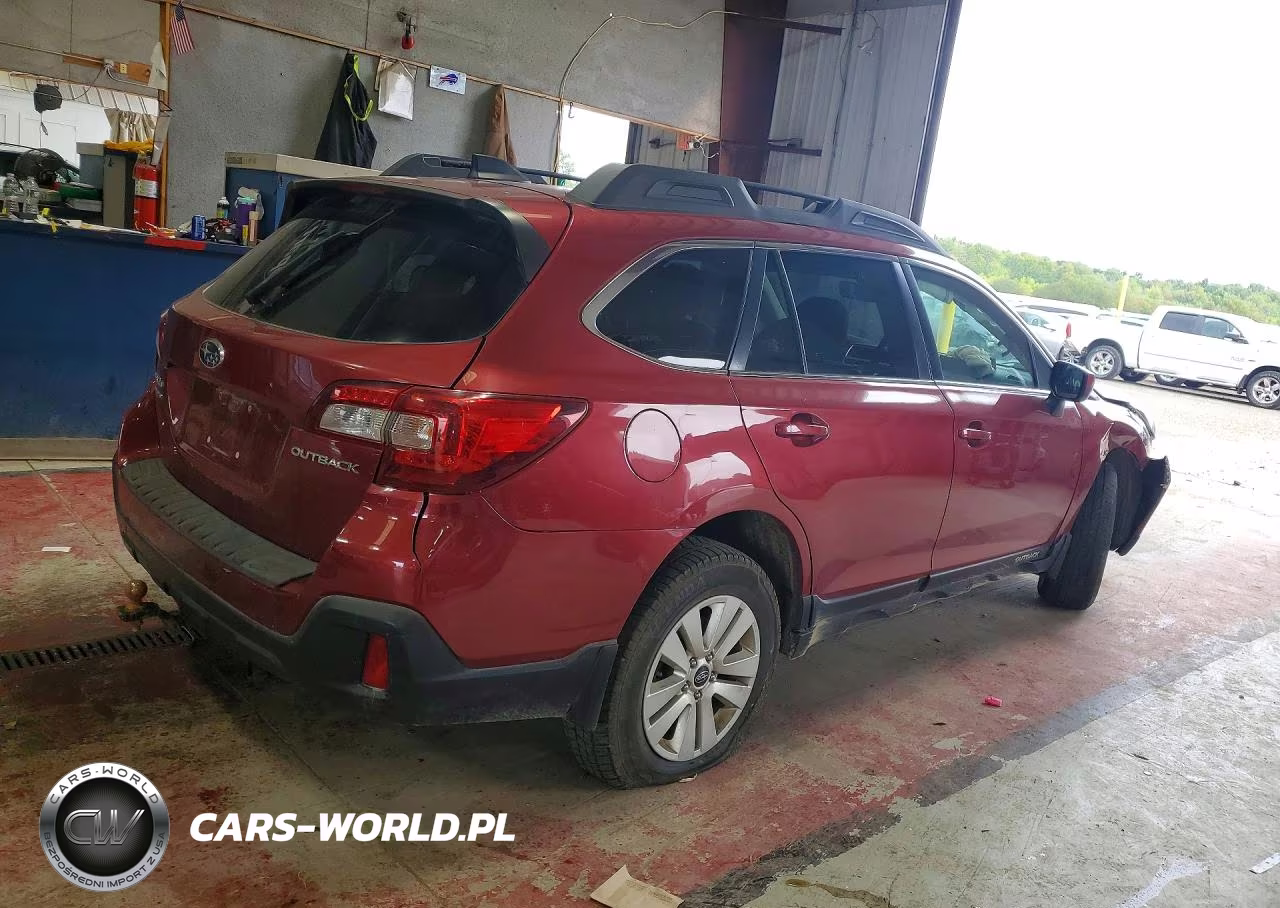 2018 Subaru Outback 2.5I Premium VIN:4S4BSACC3J3317653 - 3