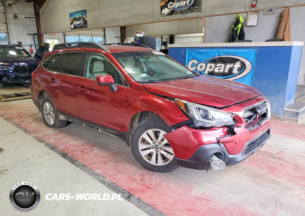 2018 Subaru Outback 2.5I Premium VIN:4S4BSACC3J3317653 - 4