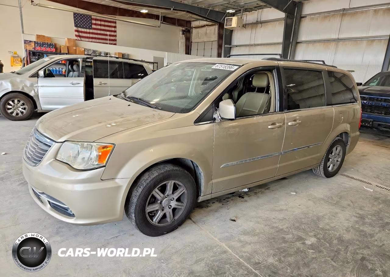 2012 Chrysler Town & Country Touring – zdjęcie 1 z 13