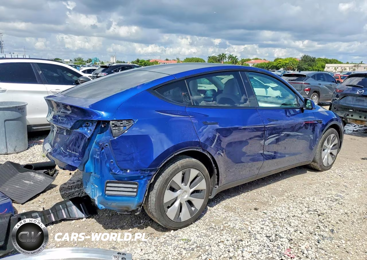 2023 Tesla Model Y VIN:7SAYGAEE8PF801427 - 3