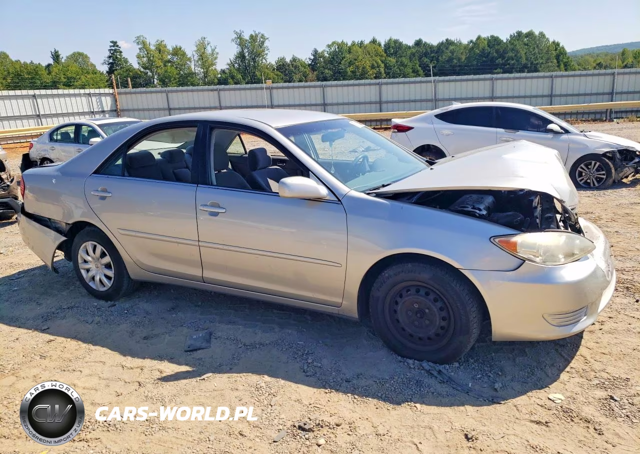 2005 Toyota Camry Le VIN:4T1BE30KX5U415772 - 4