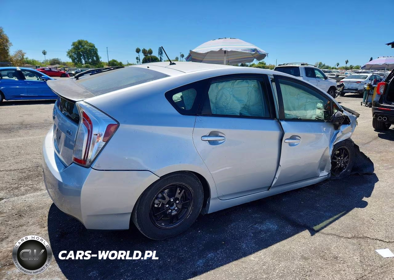 2015 Toyota Prius Two VIN:JTDKN3DU2F0436480 - 3