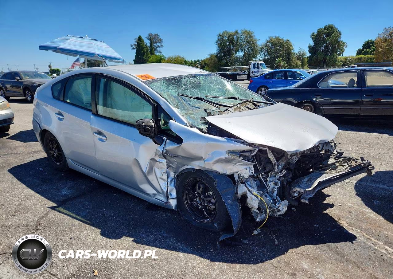 2015 Toyota Prius Two VIN:JTDKN3DU2F0436480 - 4