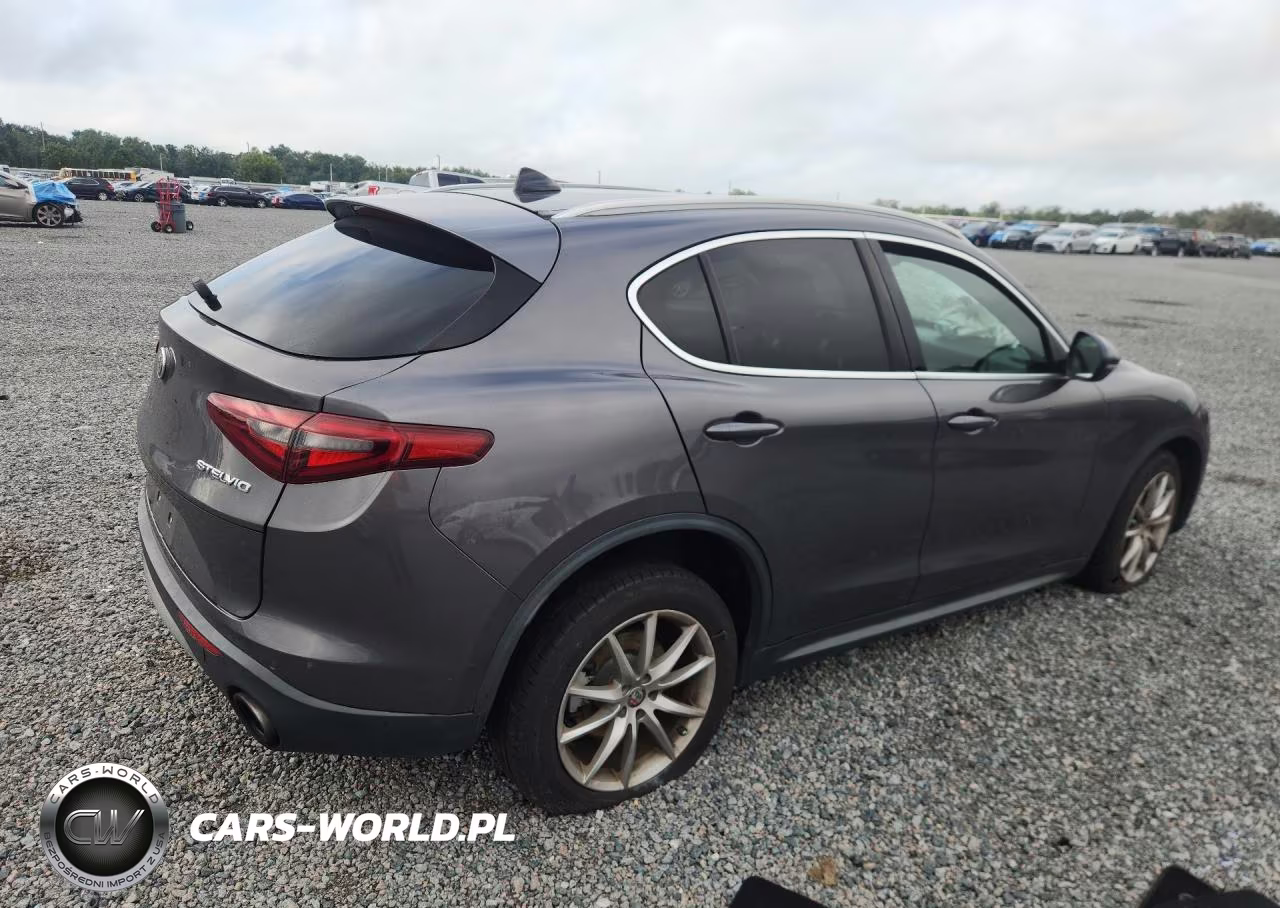 2018 Alfa Romeo Stelvio Ti Luxury VIN:ZASFAKRN4J7C23577 - 3