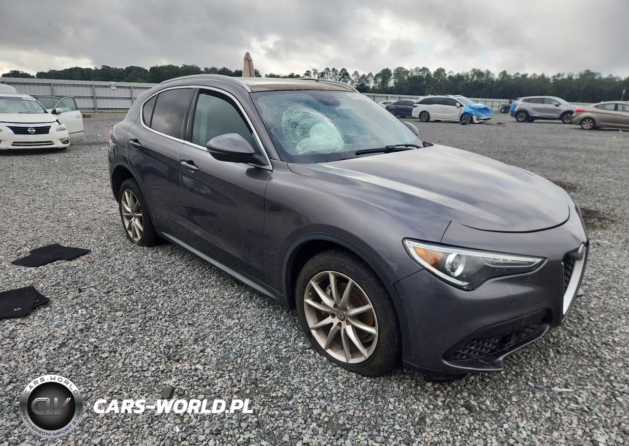 2018 Alfa Romeo Stelvio Ti Luxury VIN:ZASFAKRN4J7C23577 - 4