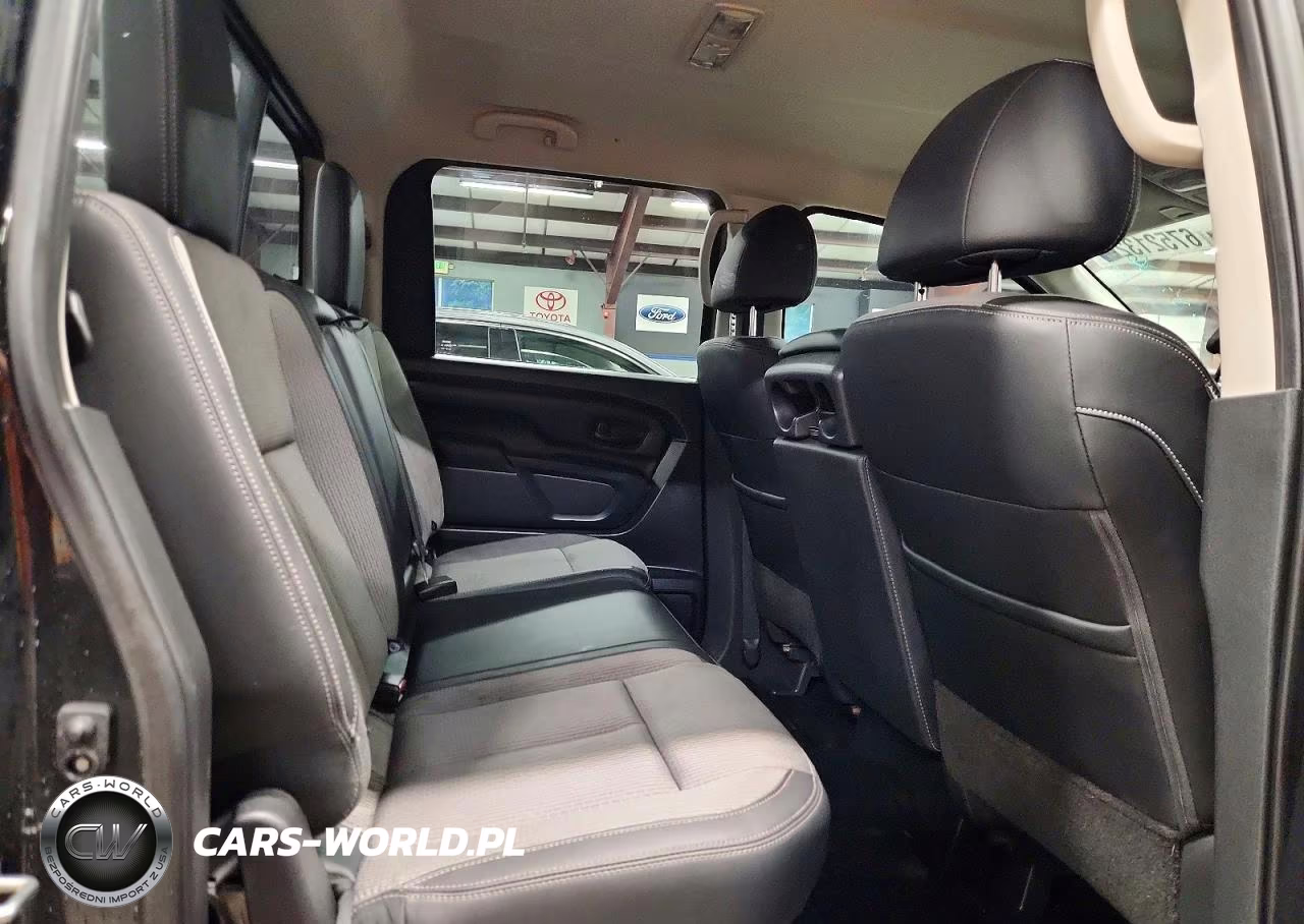 2018 Nissan Titan S VIN:1N6AA1EJ5JN549705 - 10