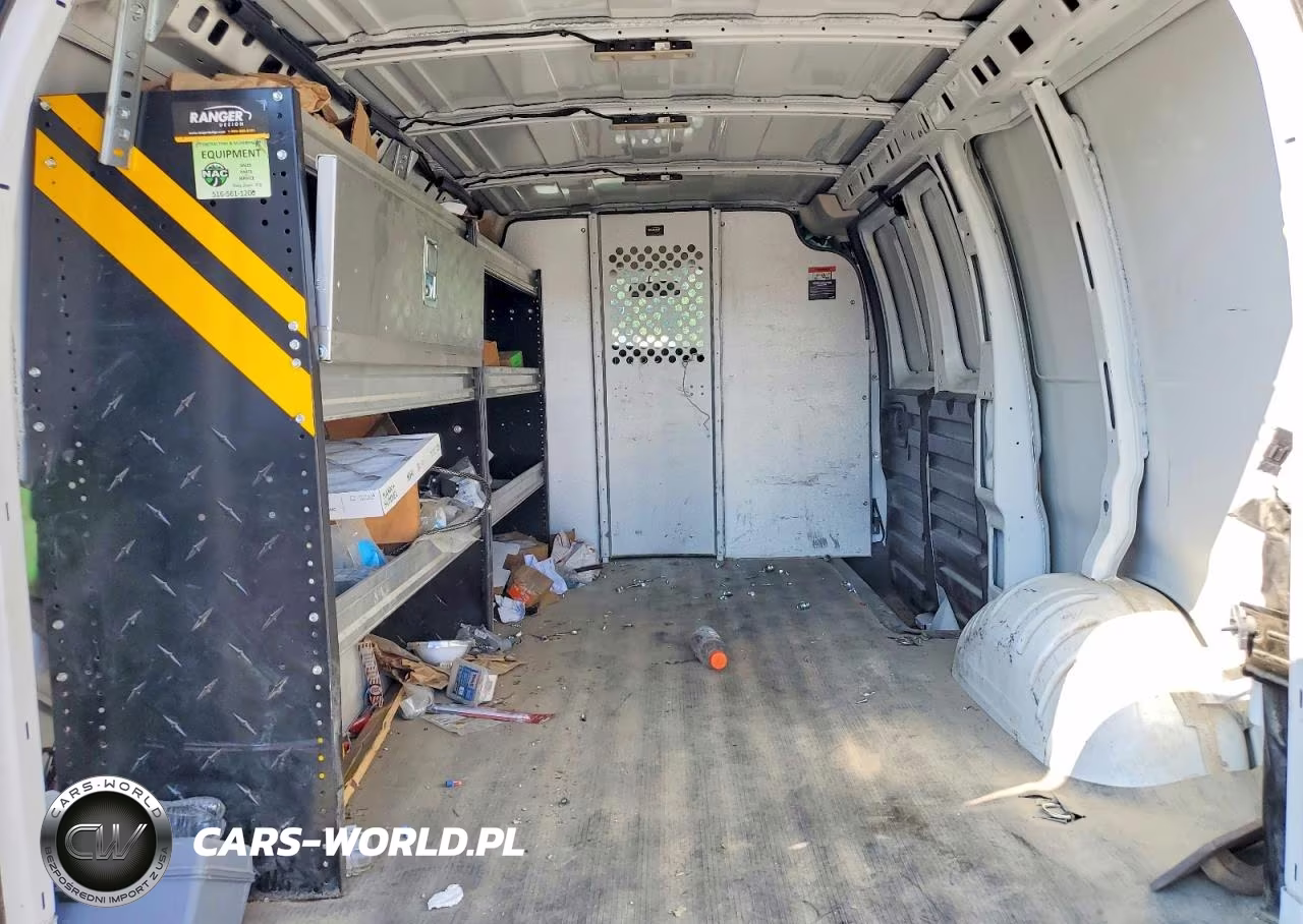 2025 Chevrolet Express G2500 VIN:1GCWGAFP1S1109192 - 10