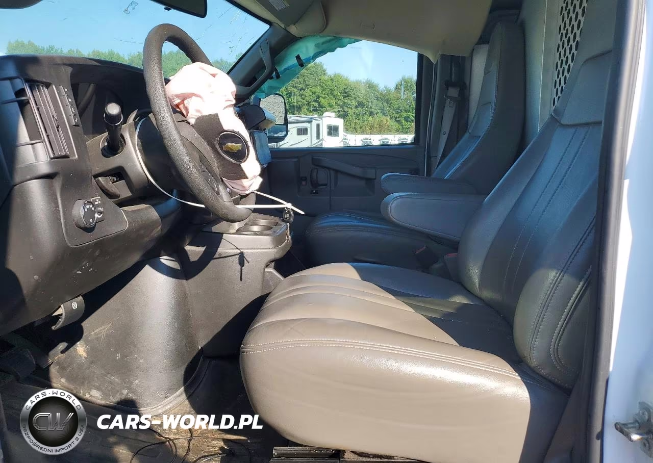 2025 Chevrolet Express G2500 VIN:1GCWGAFP1S1109192 - 7