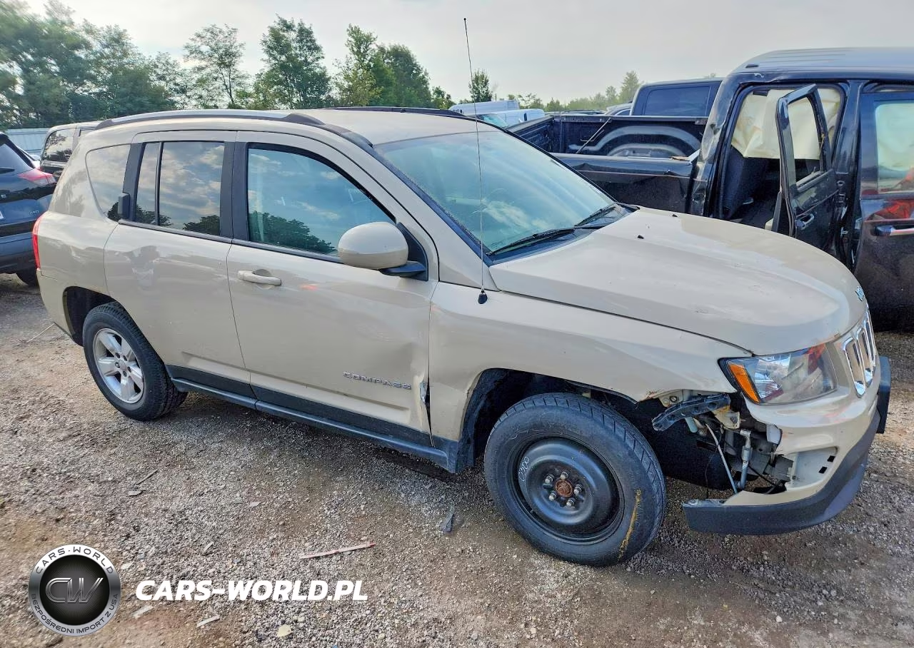 2016 Jeep Compass Latitude VIN:1C4NJCEB9GD752054 - 4