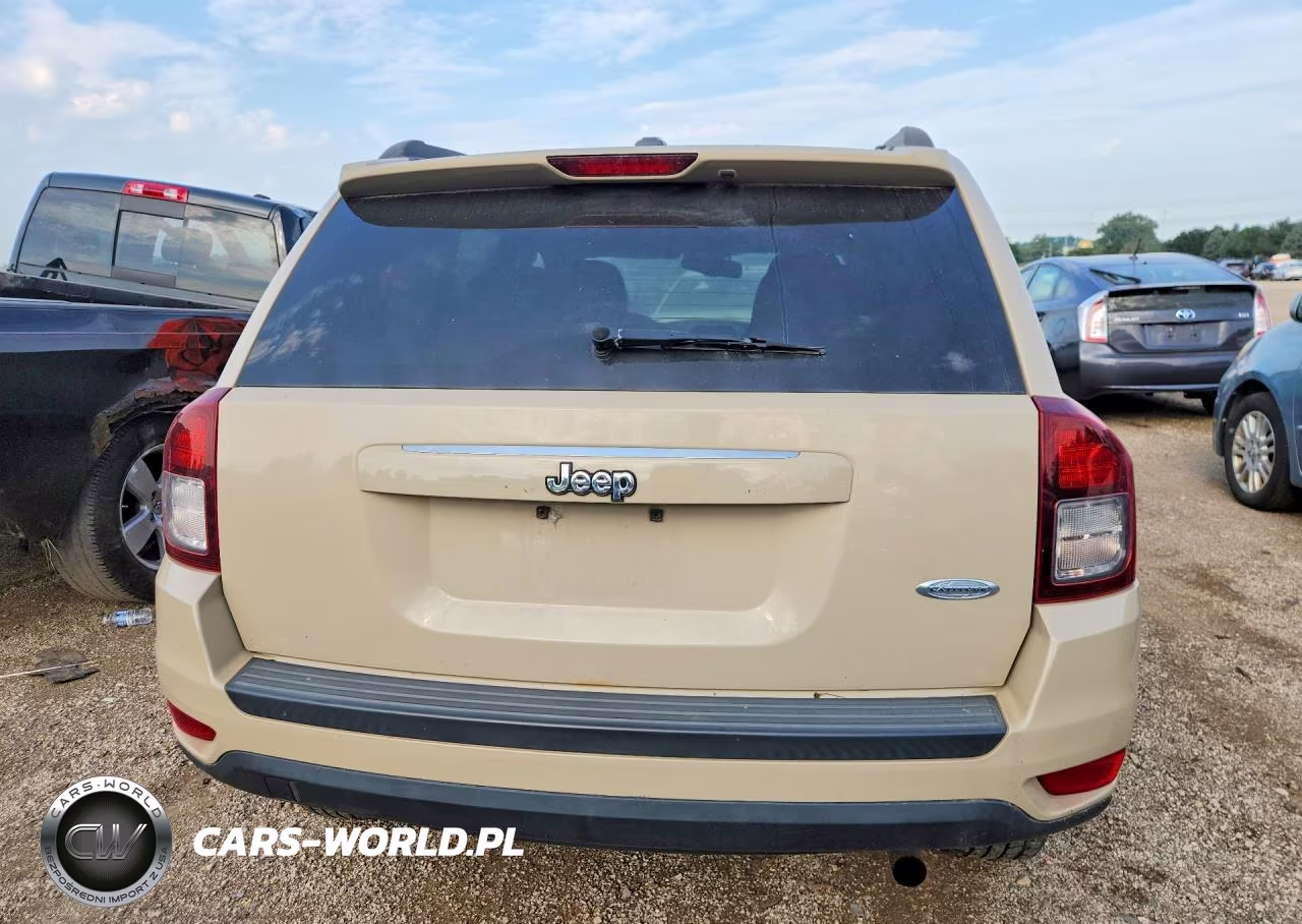 2016 Jeep Compass Latitude VIN:1C4NJCEB9GD752054 - 6