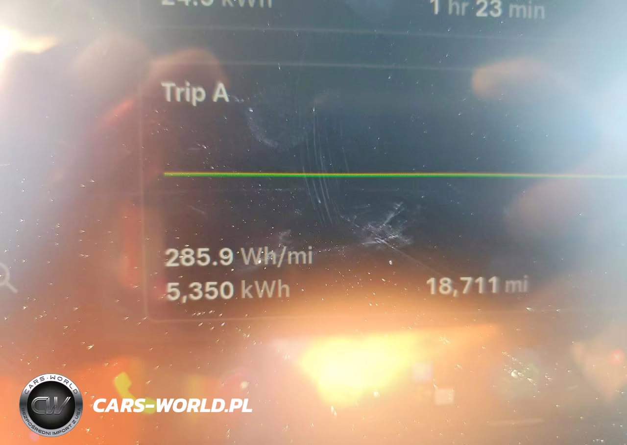 2025 Tesla Model Y VIN:7SAYGDED0SF257605 - 9