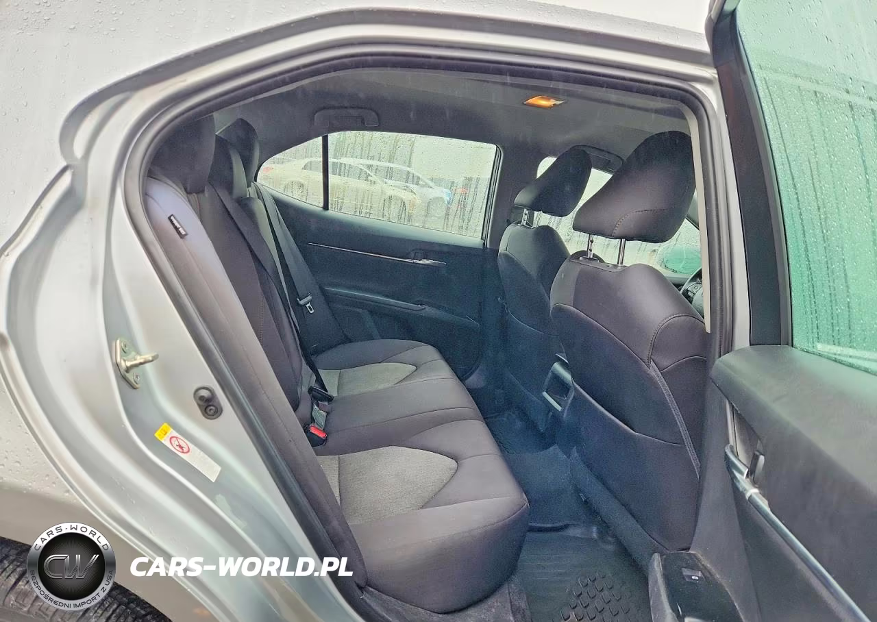 2018 Toyota Camry Le VIN:4T1B11HK0JU647487 - 10