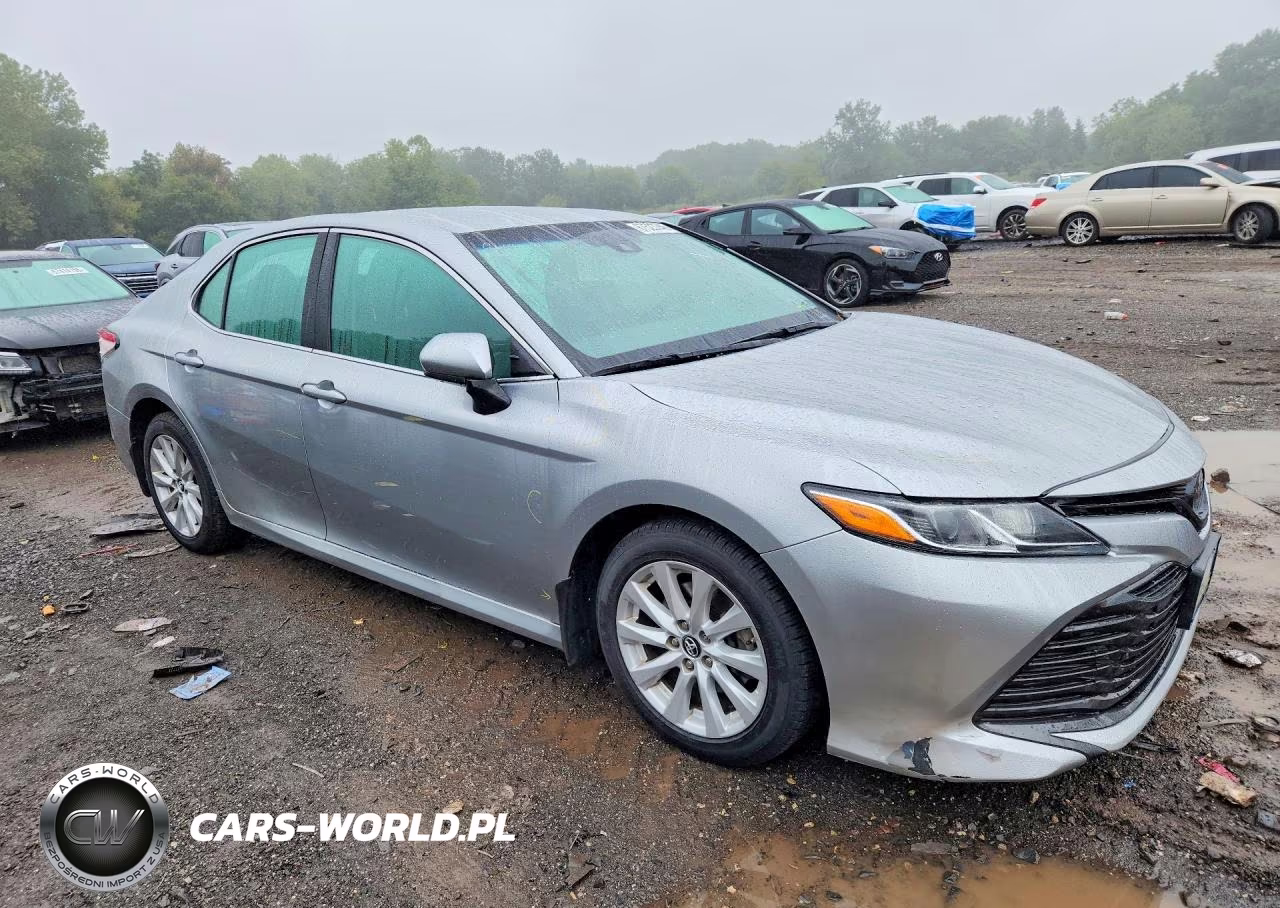 2018 Toyota Camry Le VIN:4T1B11HK0JU647487 - 4