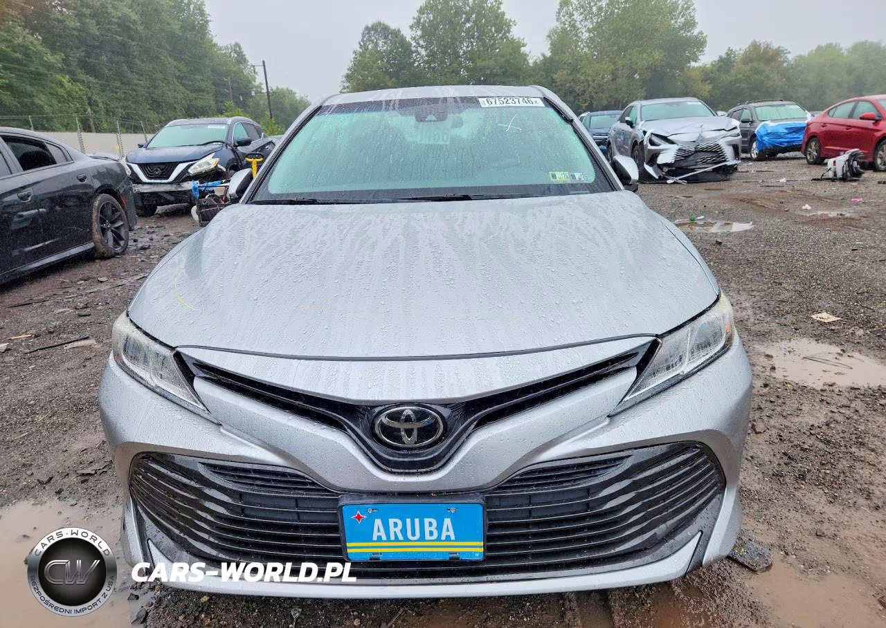 2018 Toyota Camry Le VIN:4T1B11HK0JU647487 - 5