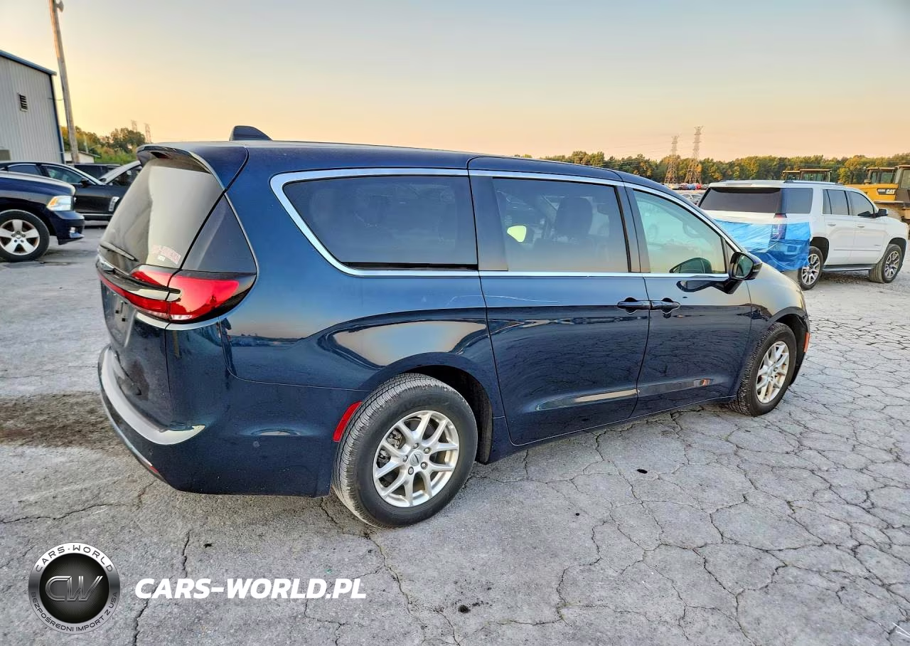 2024 Chrysler Pacifica Touring L VIN:2C4RC1BG3RR204146 - 3