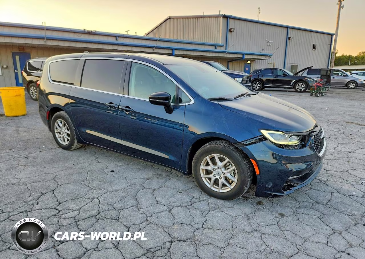 2024 Chrysler Pacifica Touring L VIN:2C4RC1BG3RR204146 - 4