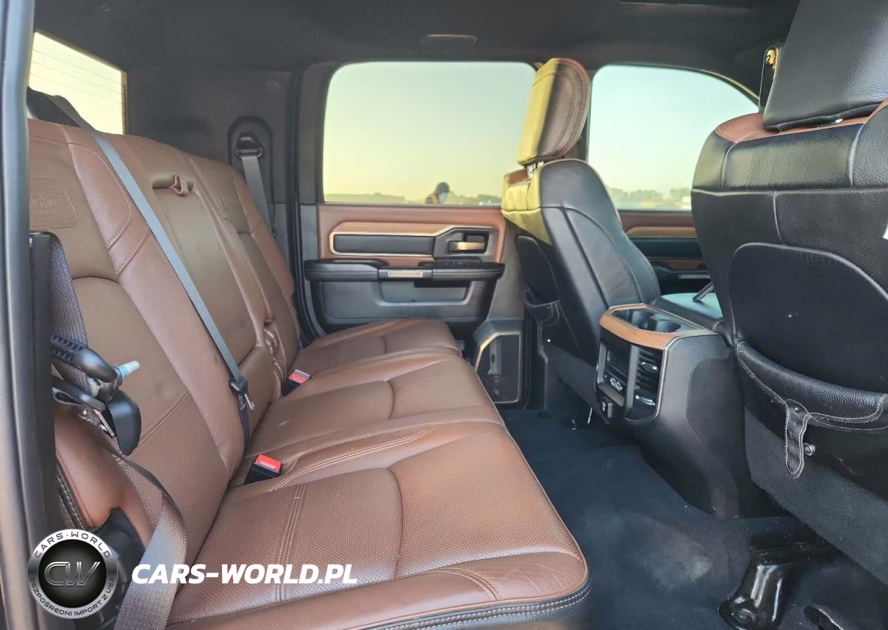 2024 Ram 3500 Longhorn VIN:3C63R3NL9RG335099 - 10