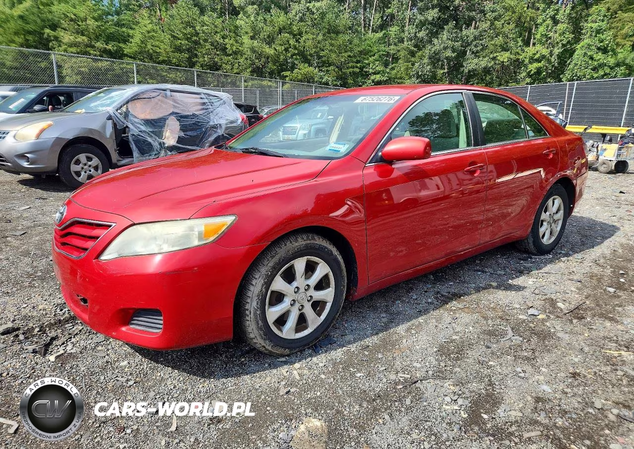 2011 Toyota Camry Le – zdjęcie 1 z 12