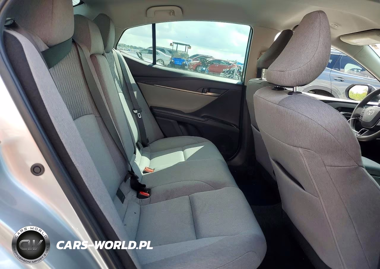 2025 Toyota Camry Le VIN:4T1DAACK9SU640877 - 10
