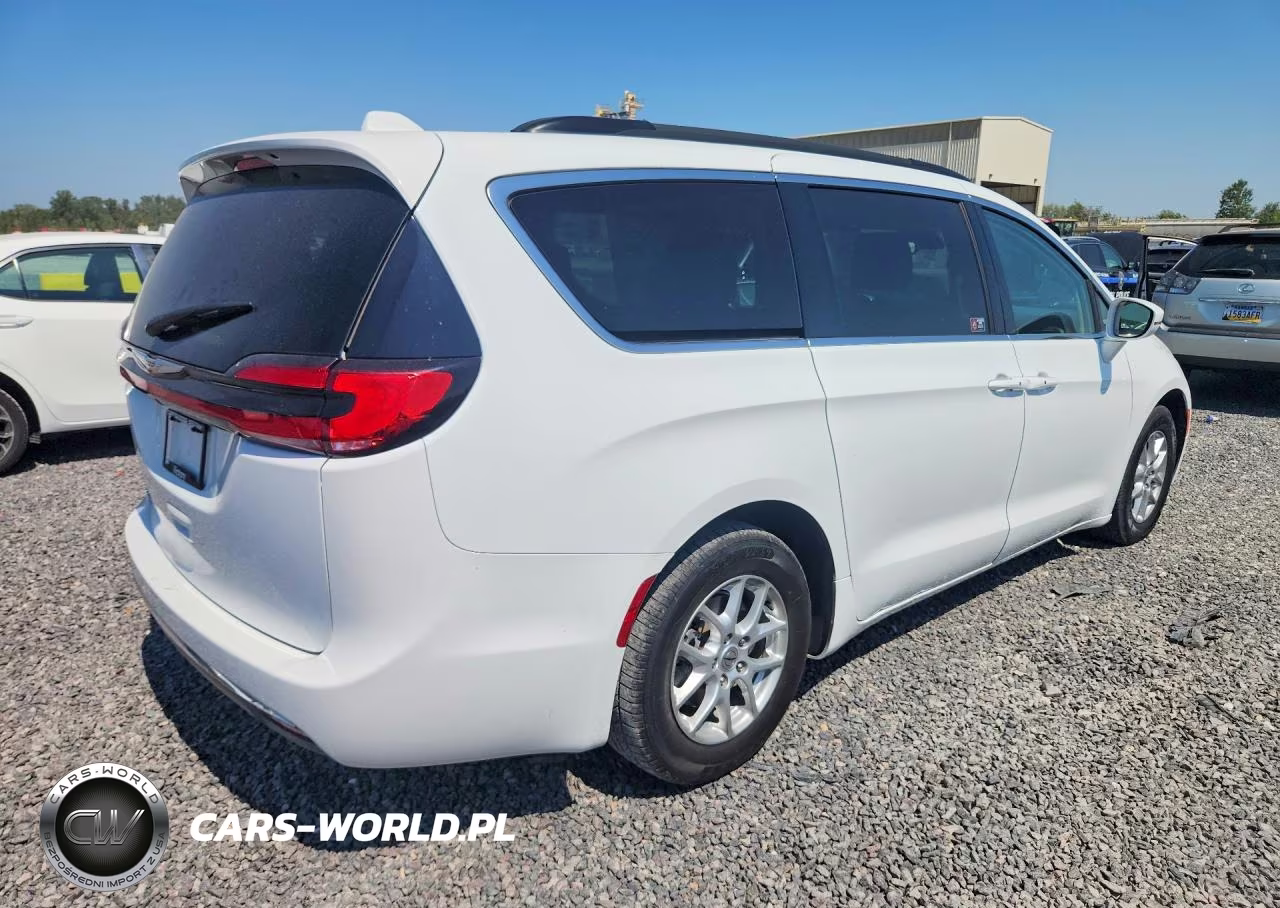 2022 Chrysler Pacifica Touring L VIN:2C4RC1BG6NR168897 - 3