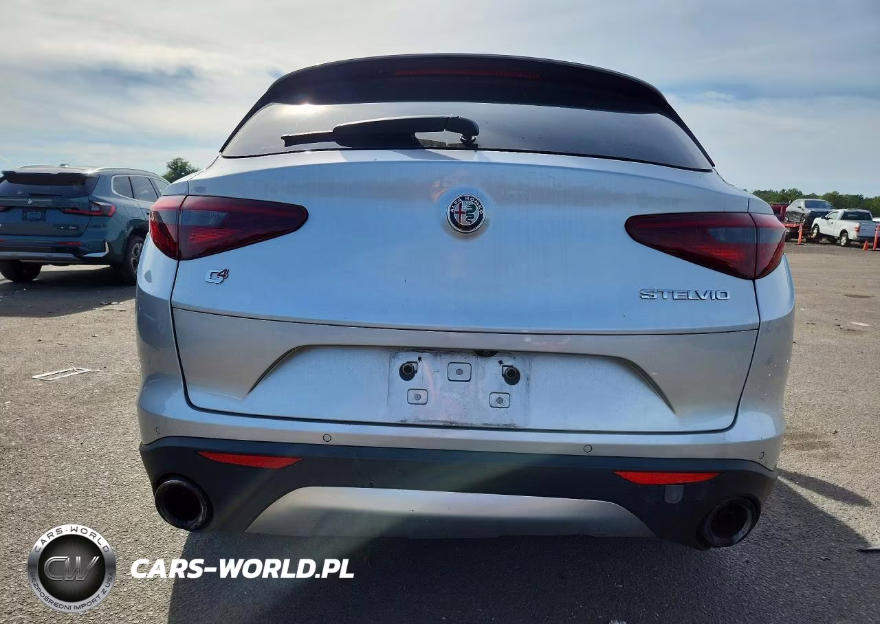 2018 Alfa Romeo Stelvio Sport VIN:ZASFAKPN0J7B78981 - 6
