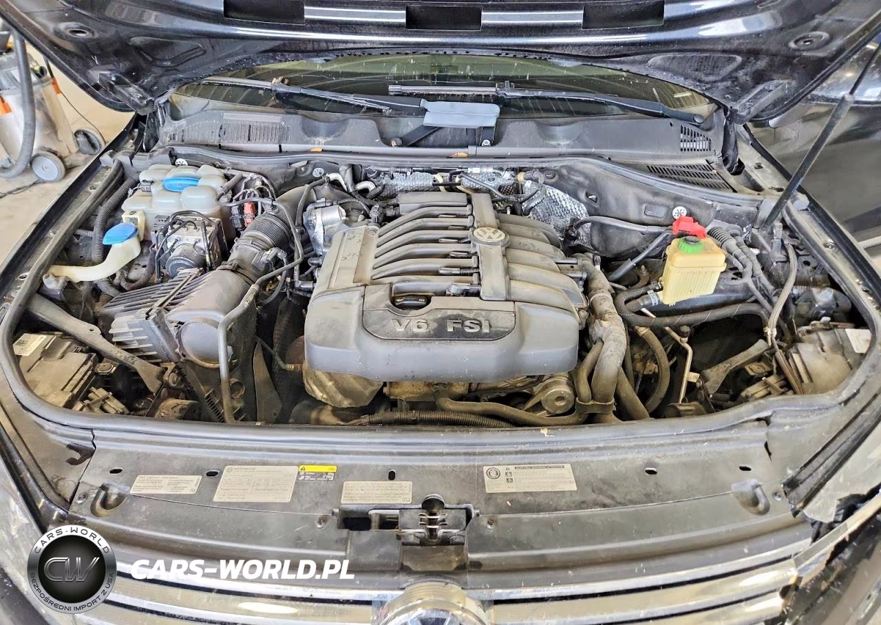 2017 Volkswagen Touareg Wolfsburg VIN:WVGRF7BP2HD003801 - 12