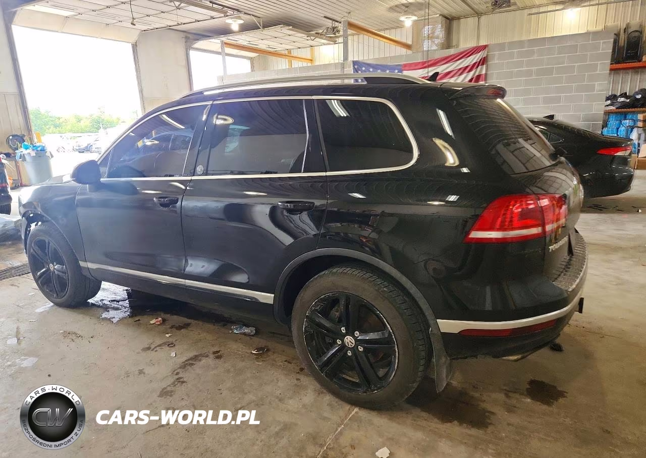 2017 Volkswagen Touareg Wolfsburg VIN:WVGRF7BP2HD003801 - 2