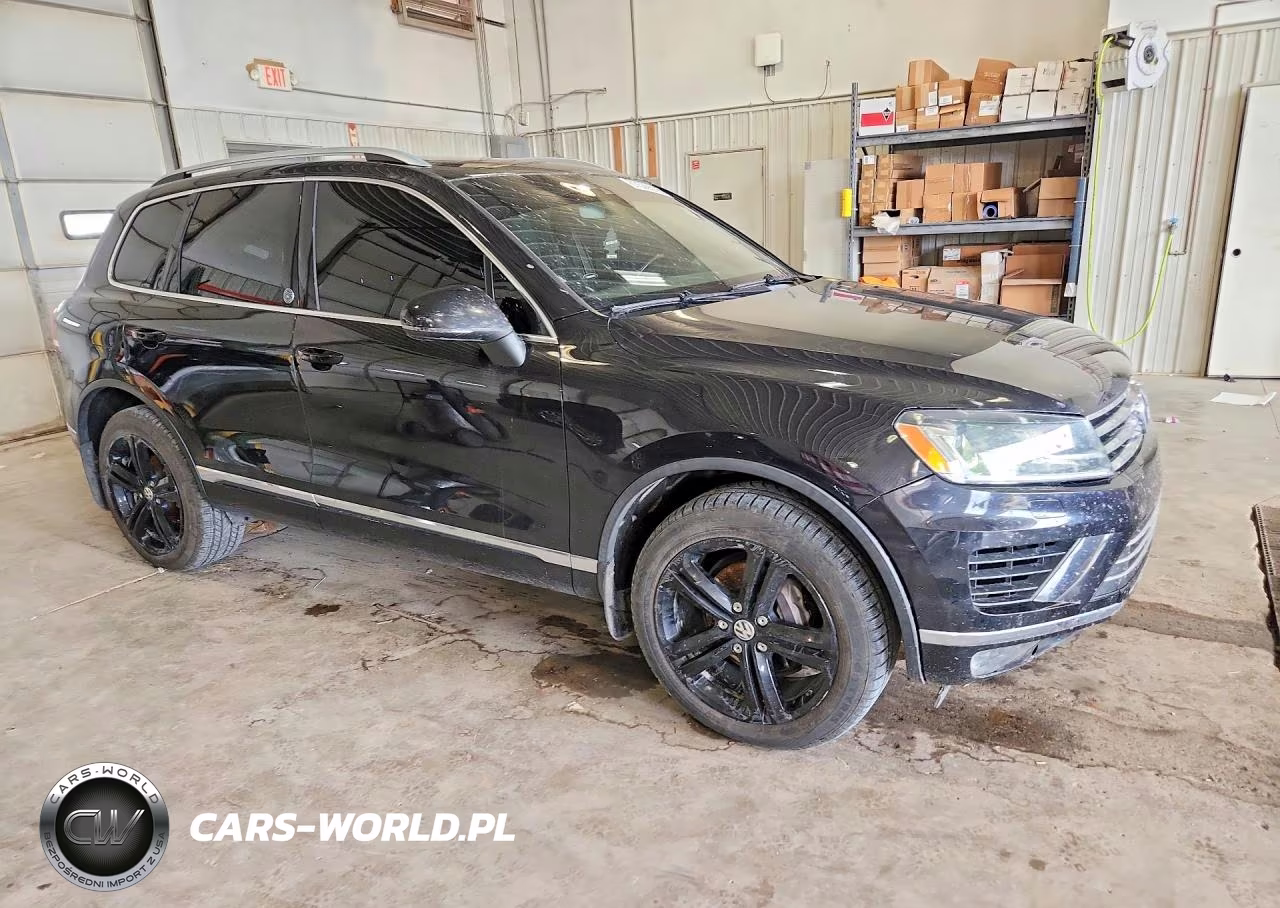 2017 Volkswagen Touareg Wolfsburg VIN:WVGRF7BP2HD003801 - 4