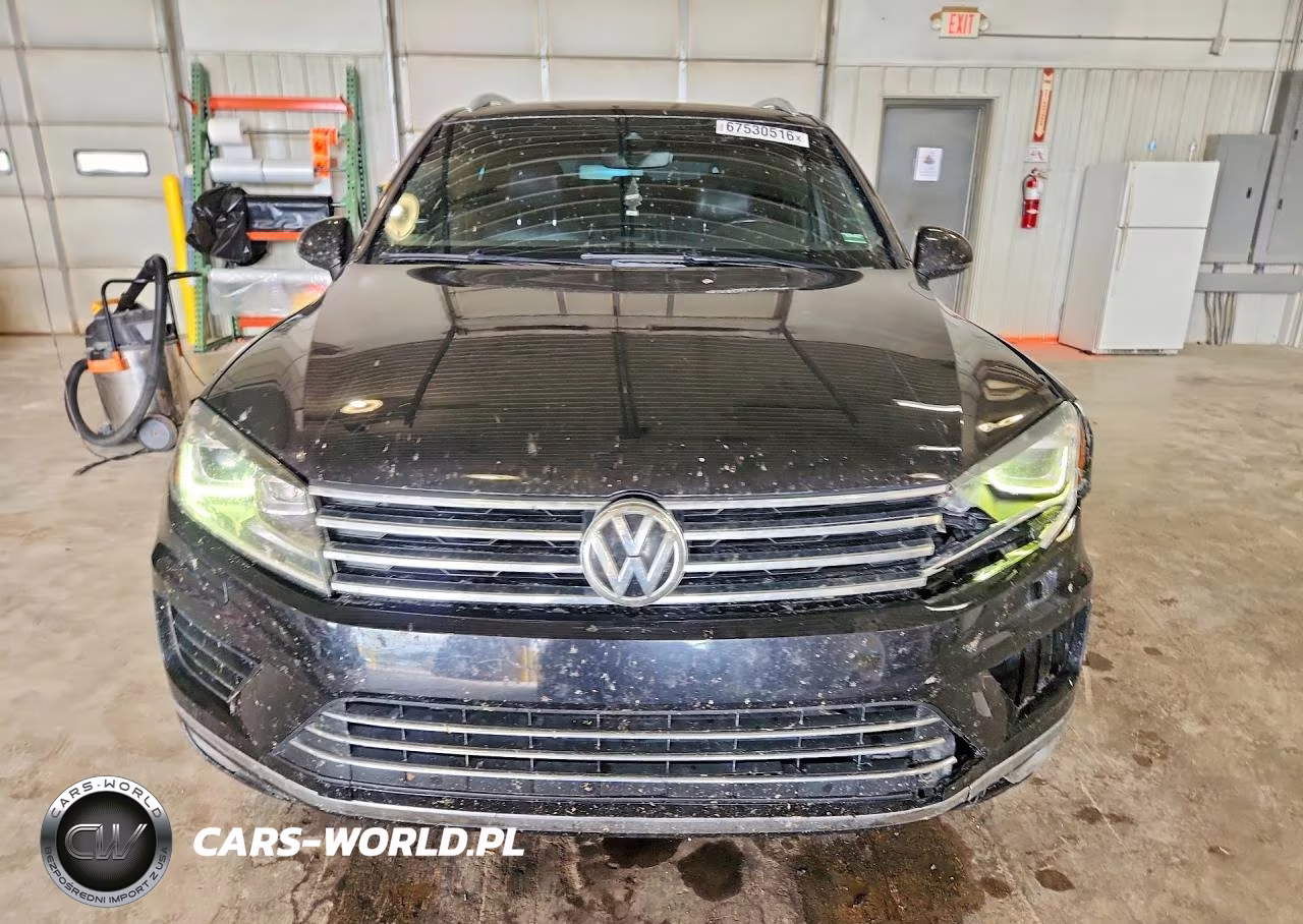 2017 Volkswagen Touareg Wolfsburg VIN:WVGRF7BP2HD003801 - 5