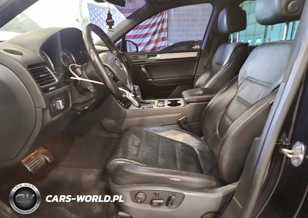 2017 Volkswagen Touareg Wolfsburg VIN:WVGRF7BP2HD003801 - 7