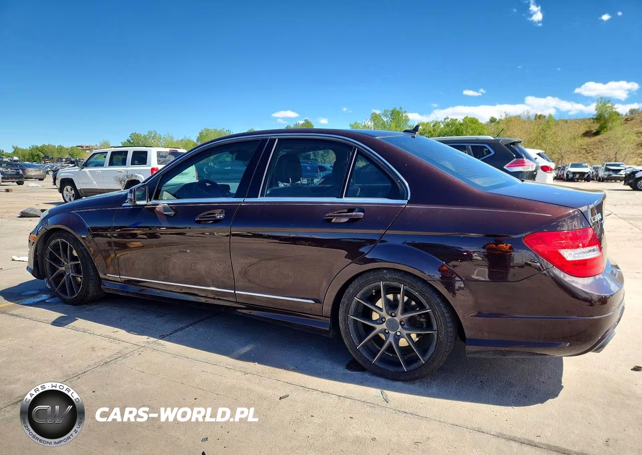 2012 Mercedes-Benz C 300 4Matic VIN:WDDGF8BB7CA642147 - 2