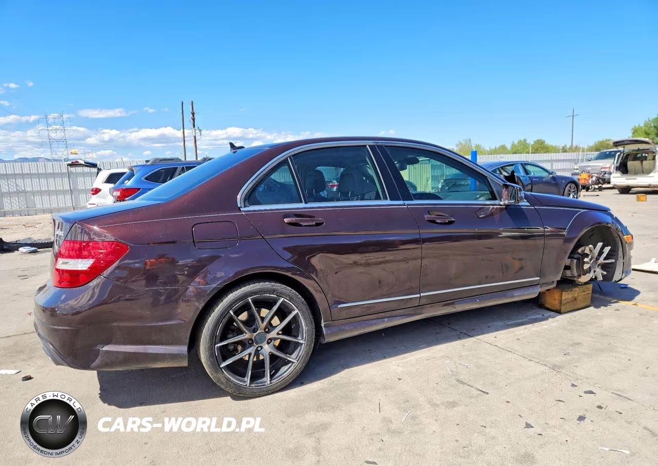 2012 Mercedes-Benz C 300 4Matic VIN:WDDGF8BB7CA642147 - 3