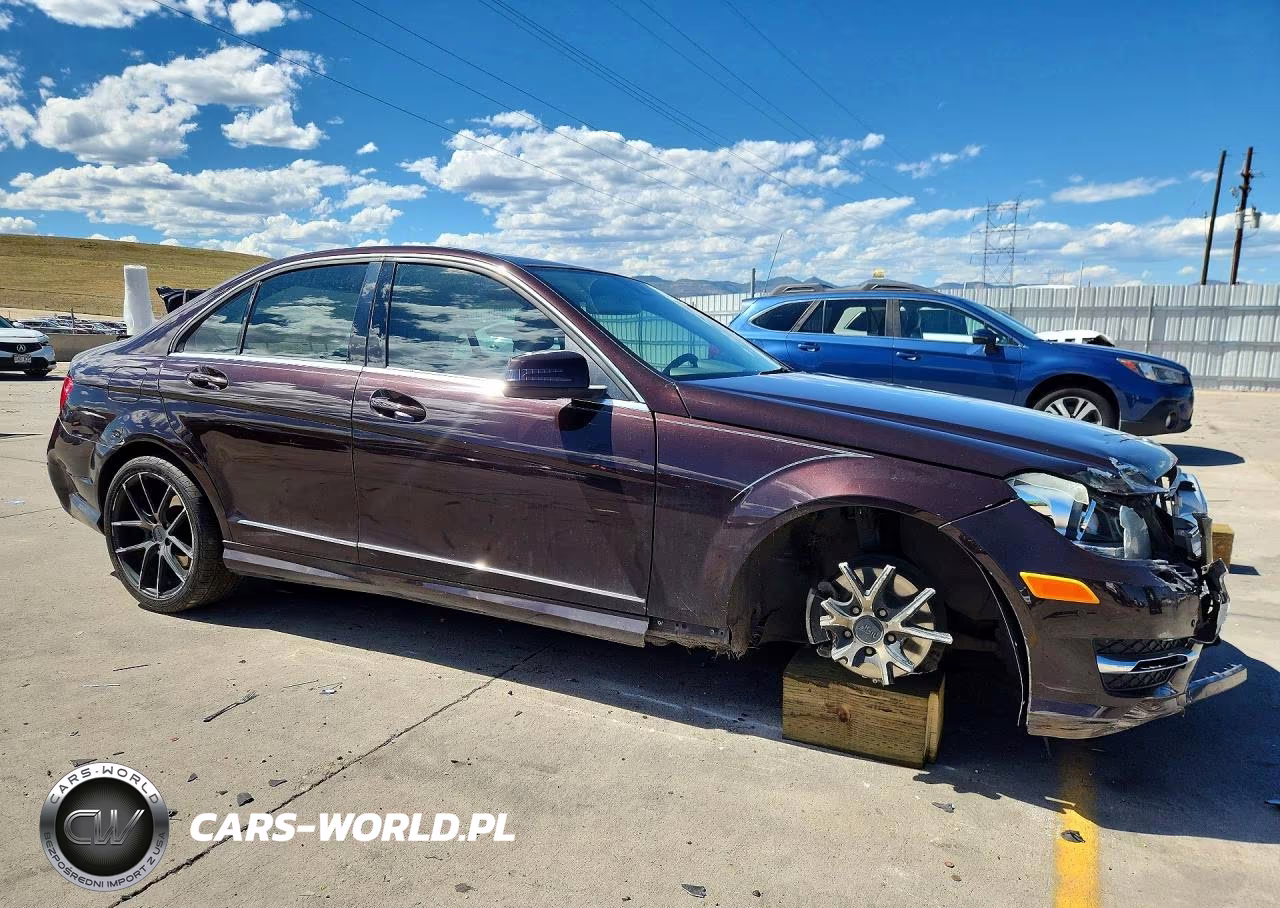 2012 Mercedes-Benz C 300 4Matic VIN:WDDGF8BB7CA642147 - 4